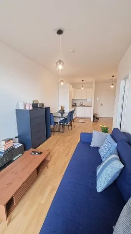 Blick vom Wohnzimmer in die Küche