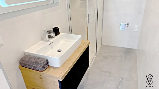 Top 14: 2-Zimmer-Erstbezug, 45 m² + Balkon 6 m² — Neubau Fleischmanngasse 6, 1040 Wien – Bild 2