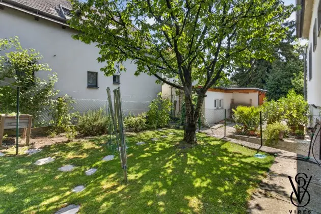 Garten mit Gartenhaus