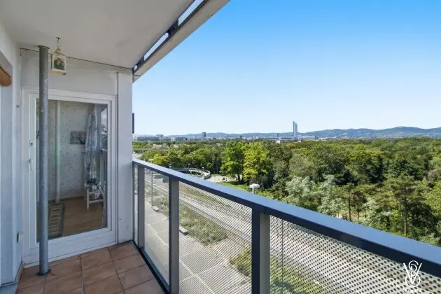 Wohnen am Donaupark: 3-/4-Zimmer-Wohnung mit Fernblick, U1 fußläufig, Zentrum in Minuten – Bild 2